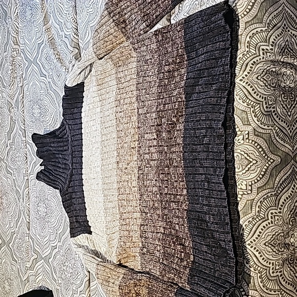 Women's Eddie Bauer Turtle neck Sweater. Size XXL. Used but good condition. - Picture 1 of 4